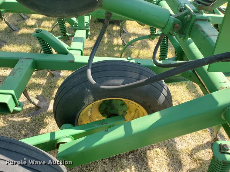 image for item DE4484 John Deere field cultivator