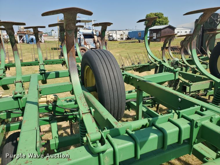 image for item DE4484 John Deere field cultivator