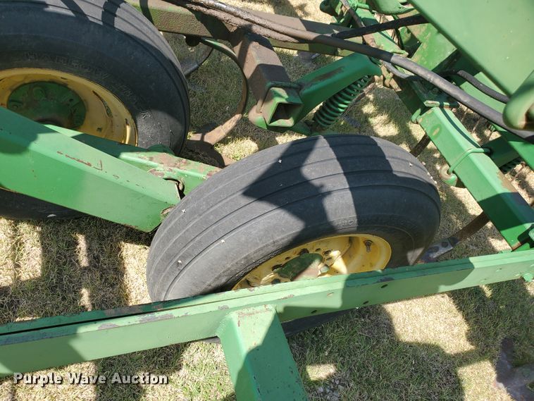 image for item DE4484 John Deere field cultivator