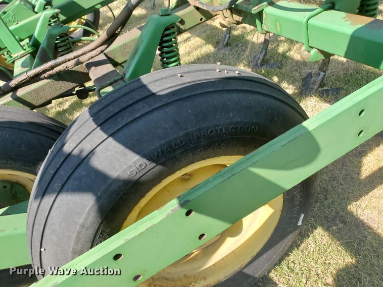 image for item DE4484 John Deere field cultivator