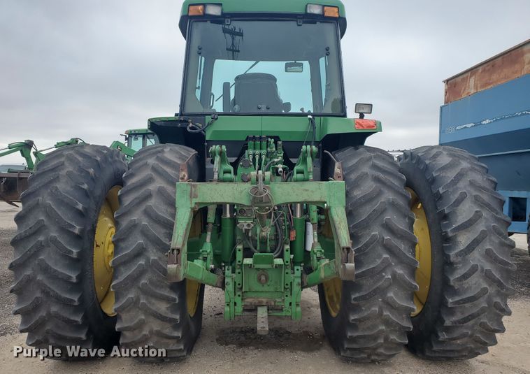 image for item DE4488 1998 John Deere 7810  MFWD tractor