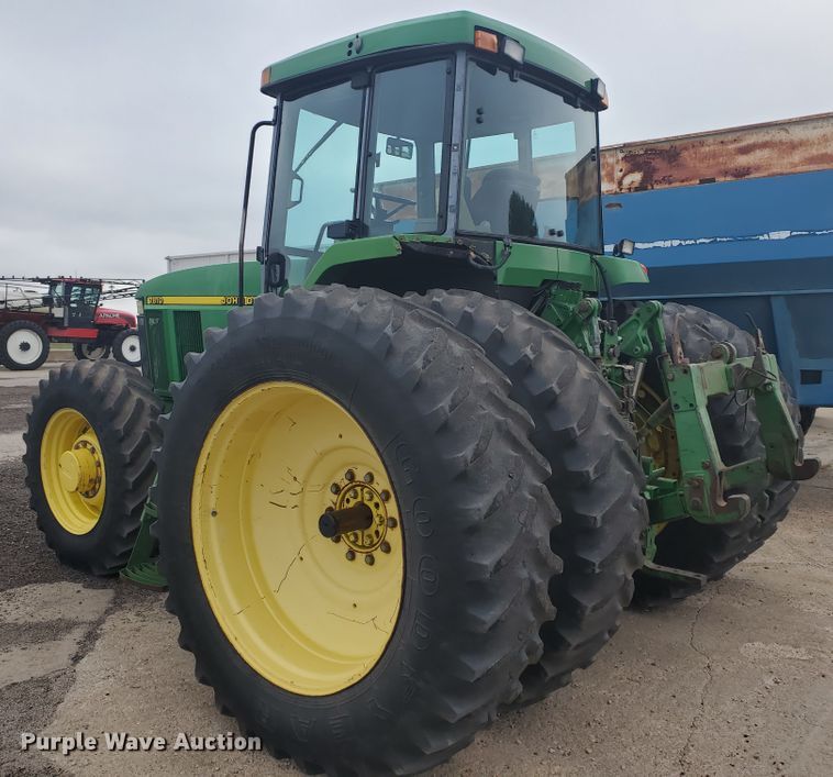 image for item DE4488 1998 John Deere 7810  MFWD tractor