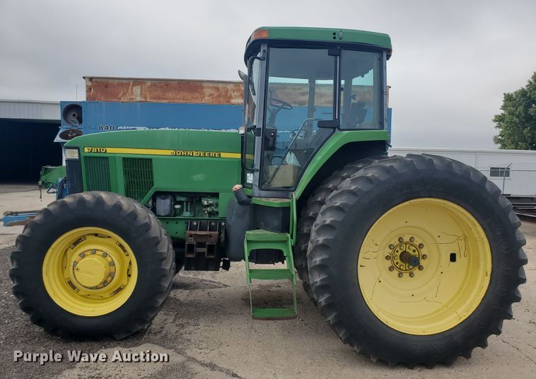 image for item DE4488 1998 John Deere 7810  MFWD tractor