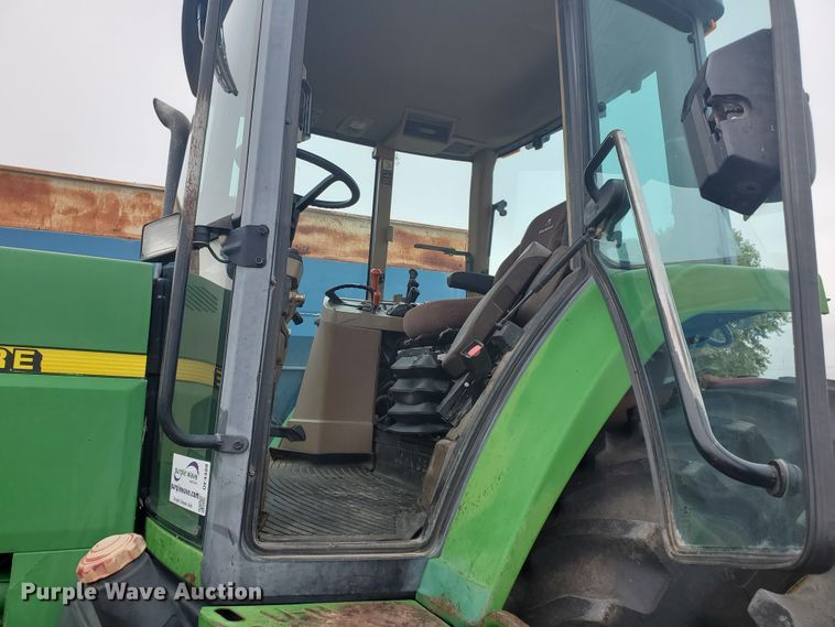 image for item DE4488 1998 John Deere 7810  MFWD tractor