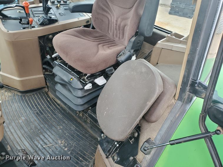 image for item DE4488 1998 John Deere 7810  MFWD tractor