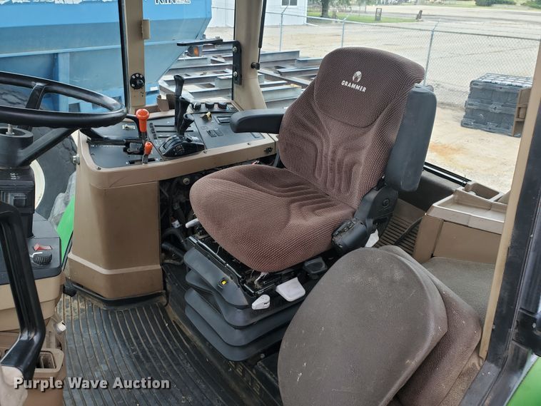 image for item DE4488 1998 John Deere 7810  MFWD tractor