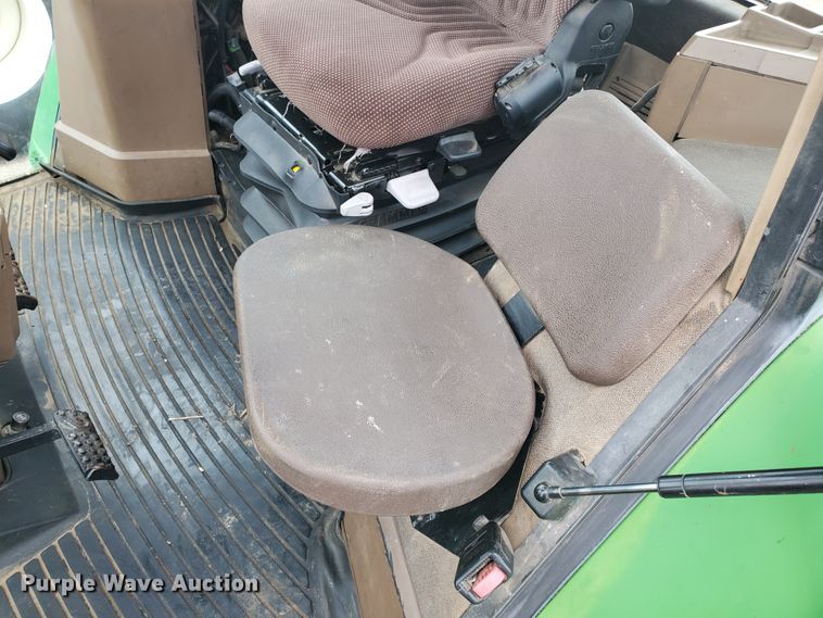 image for item DE4488 1998 John Deere 7810  MFWD tractor