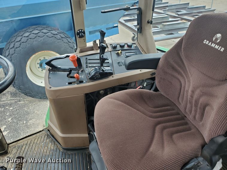 image for item DE4488 1998 John Deere 7810  MFWD tractor