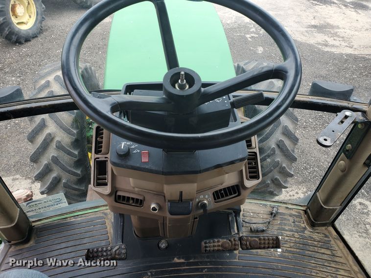 image for item DE4488 1998 John Deere 7810  MFWD tractor