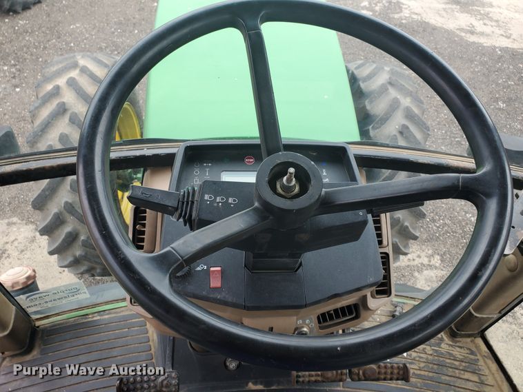 image for item DE4488 1998 John Deere 7810  MFWD tractor