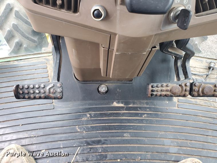 image for item DE4488 1998 John Deere 7810  MFWD tractor