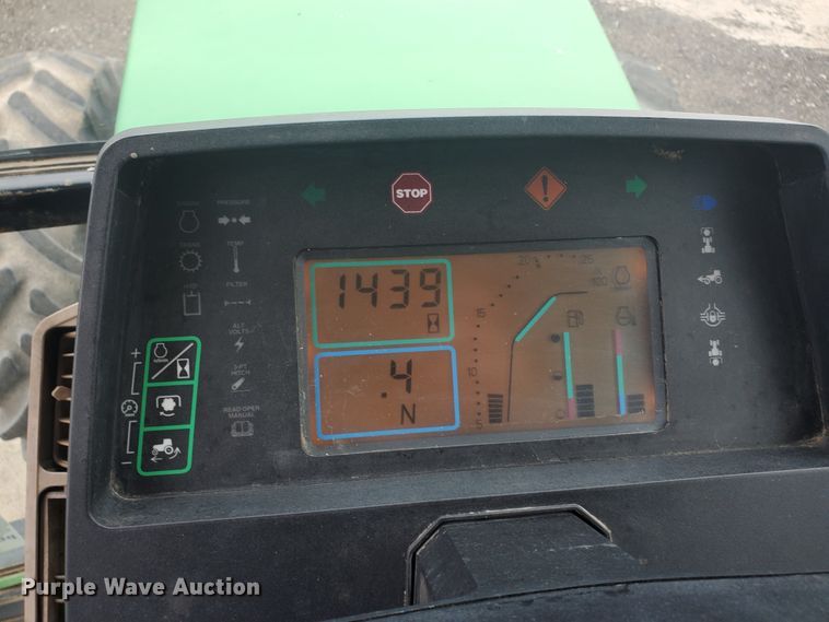 image for item DE4488 1998 John Deere 7810  MFWD tractor