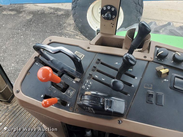 image for item DE4488 1998 John Deere 7810  MFWD tractor