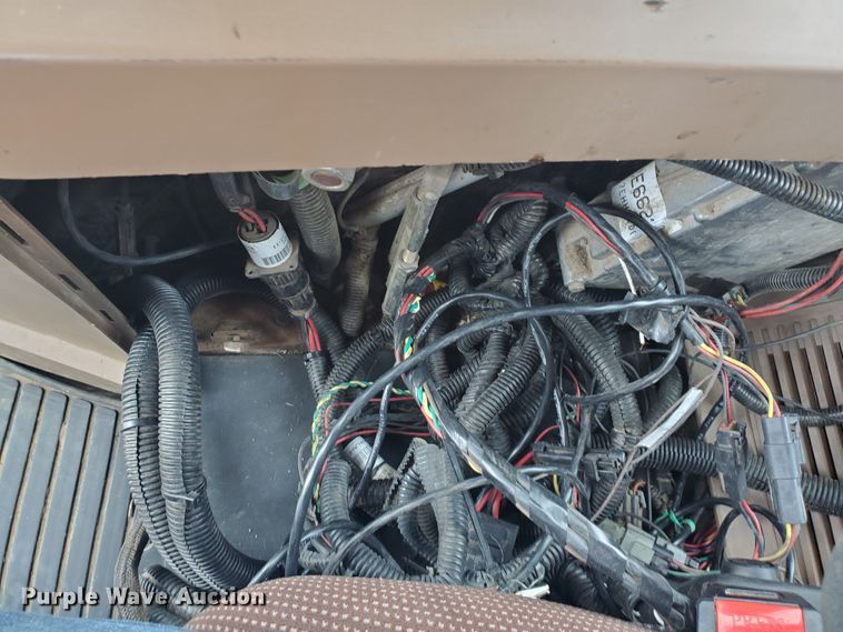 image for item DE4488 1998 John Deere 7810  MFWD tractor