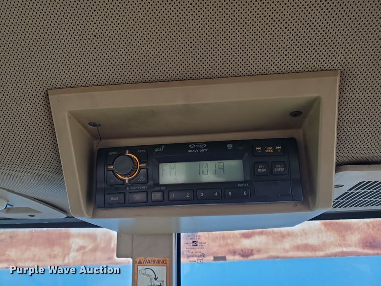 image for item DE4488 1998 John Deere 7810  MFWD tractor