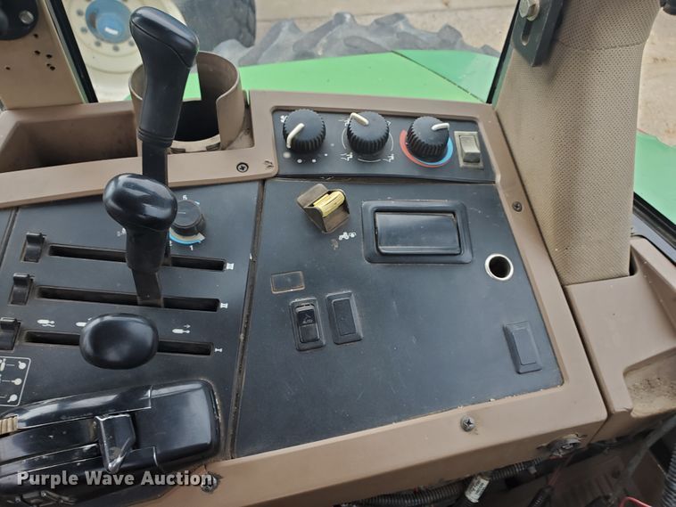 image for item DE4488 1998 John Deere 7810  MFWD tractor