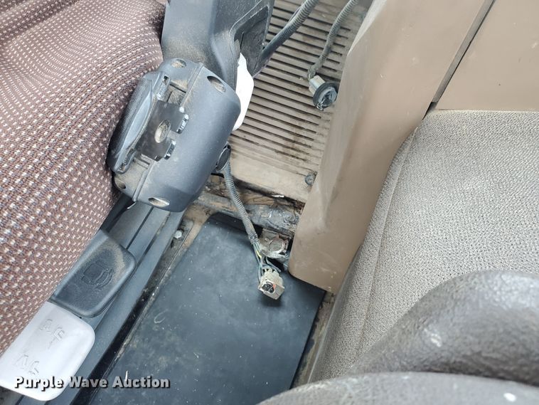 image for item DE4488 1998 John Deere 7810  MFWD tractor