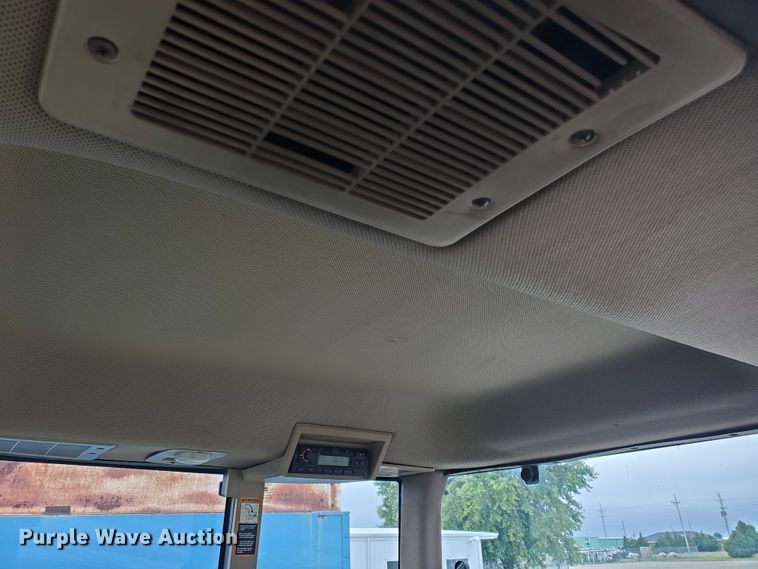 image for item DE4488 1998 John Deere 7810  MFWD tractor