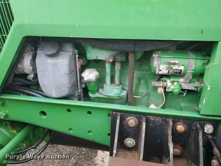 image for item DE4488 1998 John Deere 7810  MFWD tractor