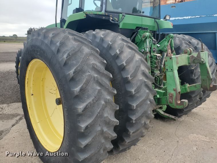 image for item DE4488 1998 John Deere 7810  MFWD tractor
