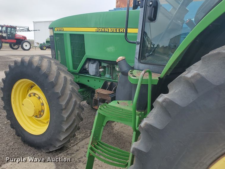 image for item DE4488 1998 John Deere 7810  MFWD tractor