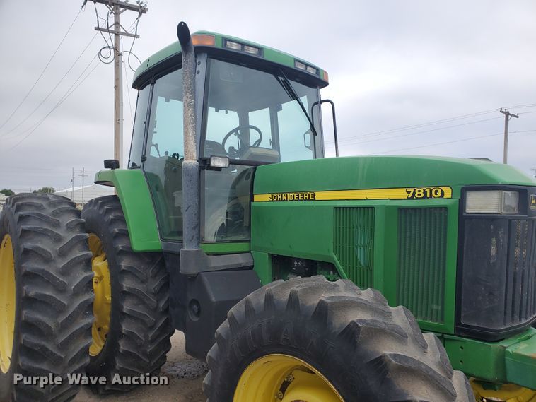 image for item DE4488 1998 John Deere 7810  MFWD tractor