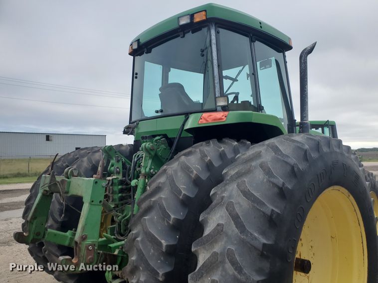 image for item DE4488 1998 John Deere 7810  MFWD tractor