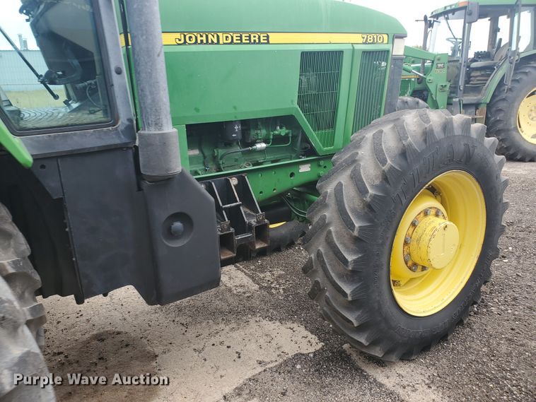 image for item DE4488 1998 John Deere 7810  MFWD tractor