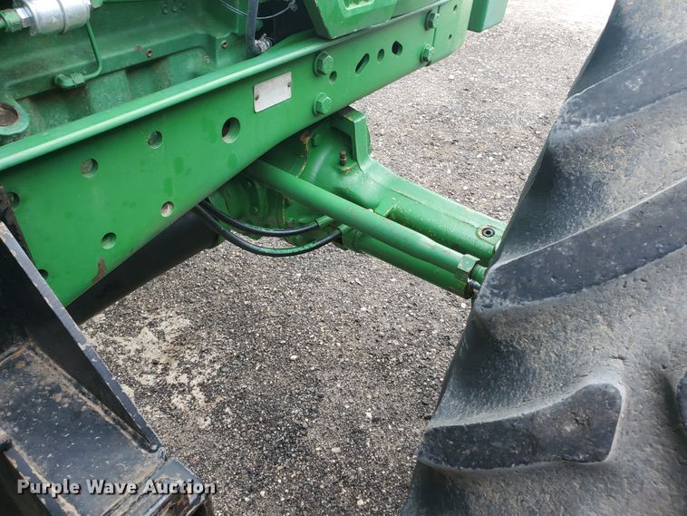 image for item DE4488 1998 John Deere 7810  MFWD tractor