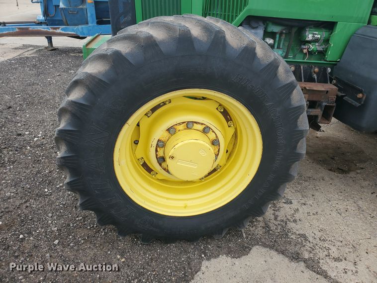 image for item DE4488 1998 John Deere 7810  MFWD tractor