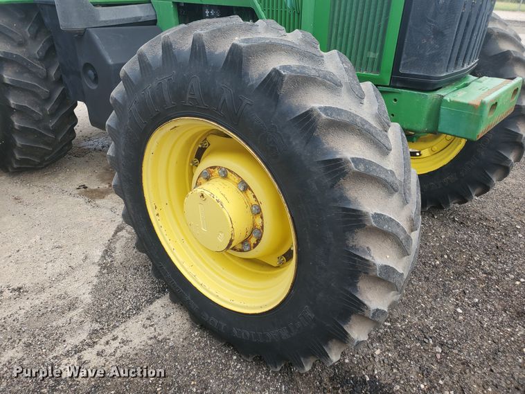 image for item DE4488 1998 John Deere 7810  MFWD tractor
