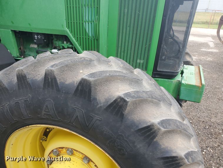 image for item DE4488 1998 John Deere 7810  MFWD tractor