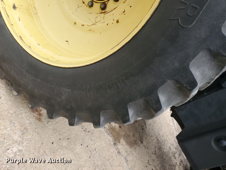 image for item DE4488 1998 John Deere 7810  MFWD tractor