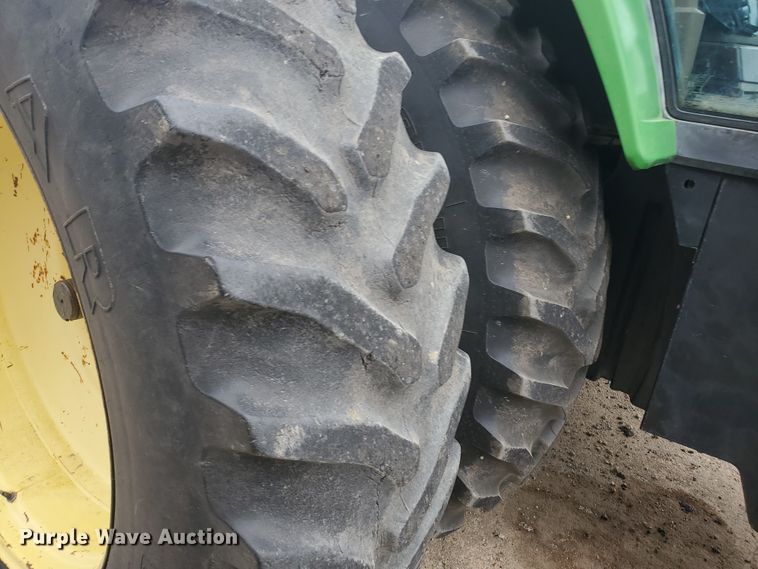 image for item DE4488 1998 John Deere 7810  MFWD tractor