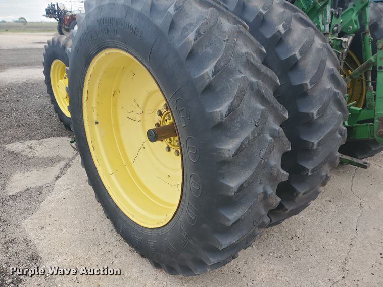 image for item DE4488 1998 John Deere 7810  MFWD tractor