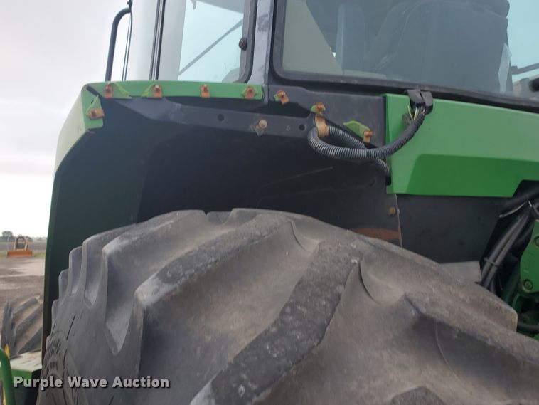 image for item DE4488 1998 John Deere 7810  MFWD tractor