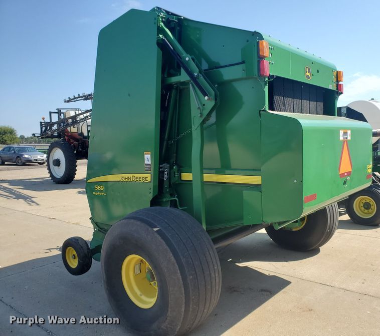 image for item DE4490 John Deere 569  round baler