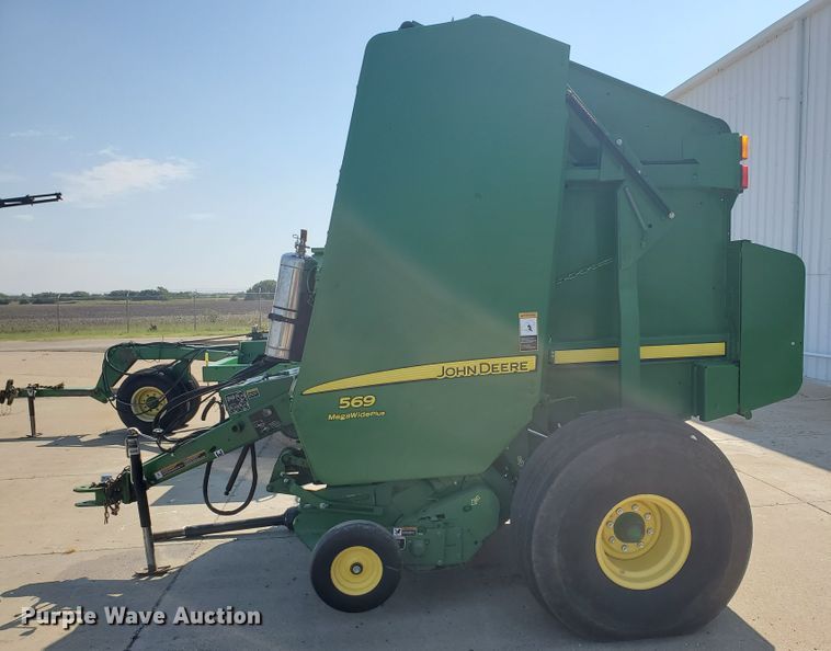 image for item DE4490 John Deere 569  round baler