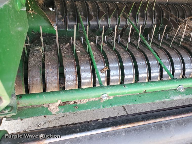 image for item DE4490 John Deere 569  round baler