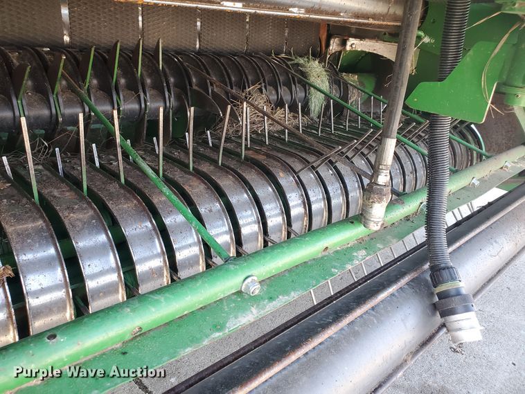 image for item DE4490 John Deere 569  round baler