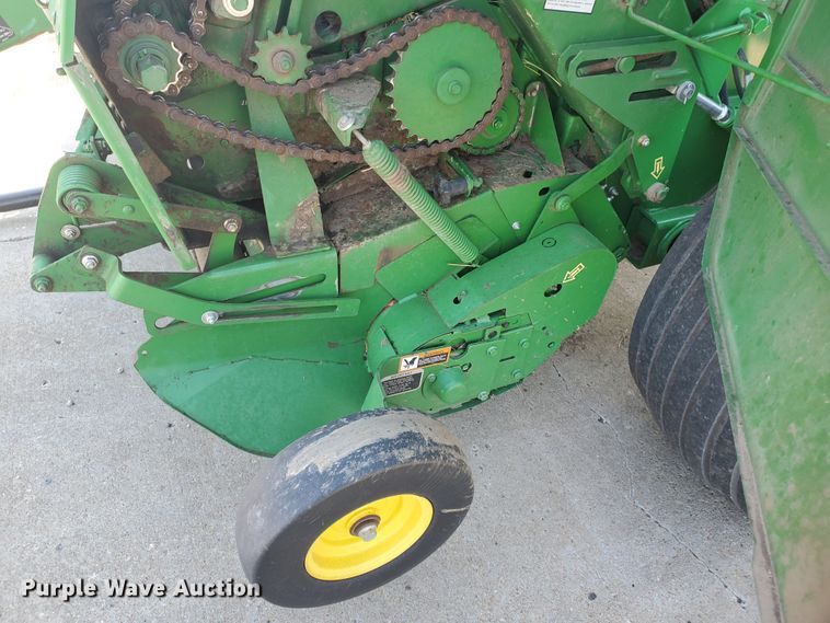 image for item DE4490 John Deere 569  round baler