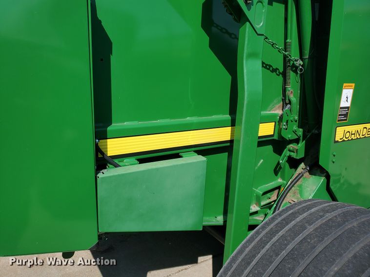 image for item DE4490 John Deere 569  round baler