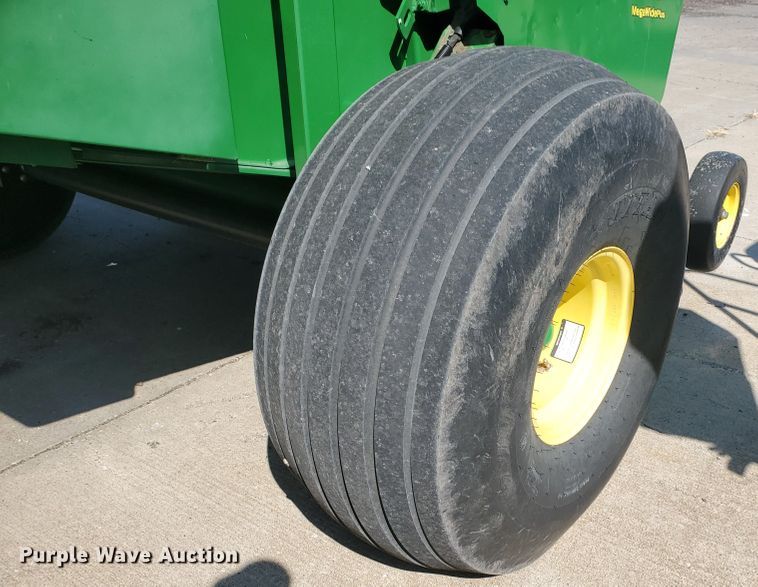 image for item DE4490 John Deere 569  round baler