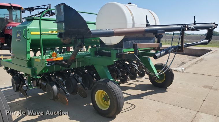 image for item DE4491 2001 John Deere 1560 no-till grain drill