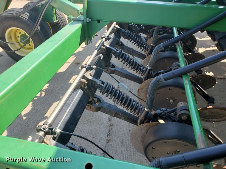 image for item DE4491 2001 John Deere 1560 no-till grain drill