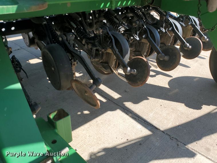 image for item DE4491 2001 John Deere 1560 no-till grain drill