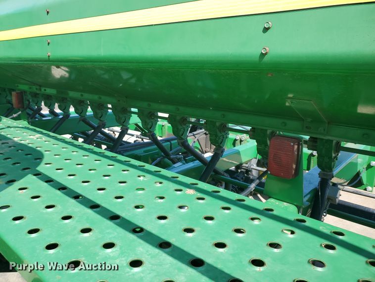 image for item DE4491 2001 John Deere 1560 no-till grain drill