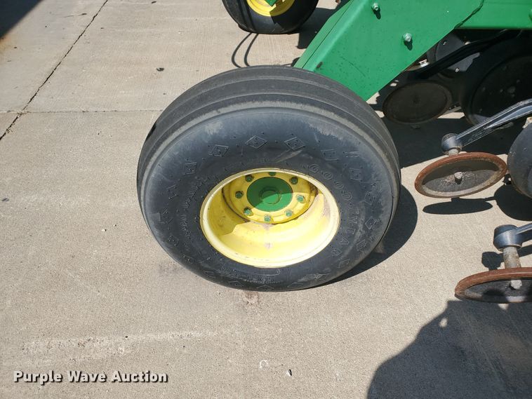 image for item DE4491 2001 John Deere 1560 no-till grain drill