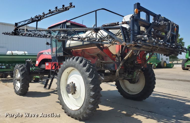 image for item DE4492 2003 Apache 850 Series sprayer