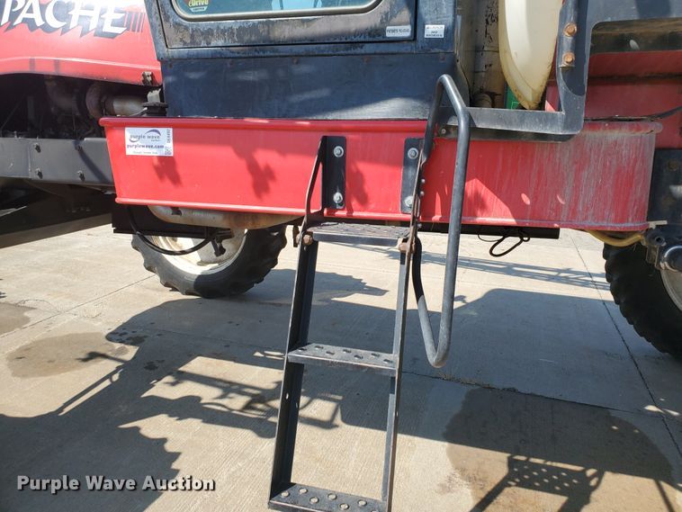 image for item DE4492 2003 Apache 850 Series sprayer